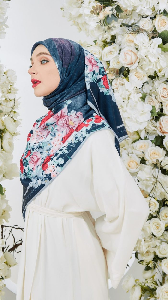 Tulin x Roos Scarves: Reflecting Baccara - Image 5