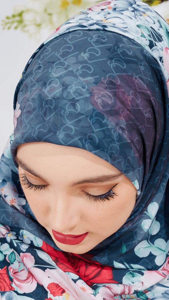 Tulin x Roos Scarves: Reflecting Baccara - Image 2