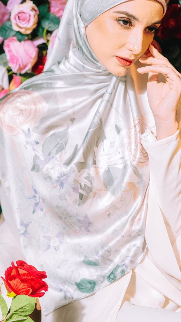 Tulin x Roos Scarves: Water Lady - Image 2