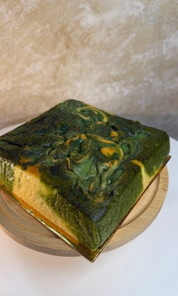 Pistachio Marble Sourcream Buttercake